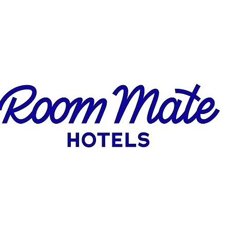 Mate Carla, Hotel
