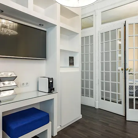 Mate Carla, Hotel 4*