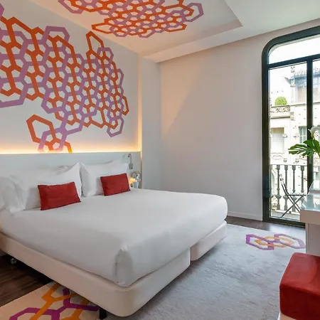 Mate Carla, Hotel