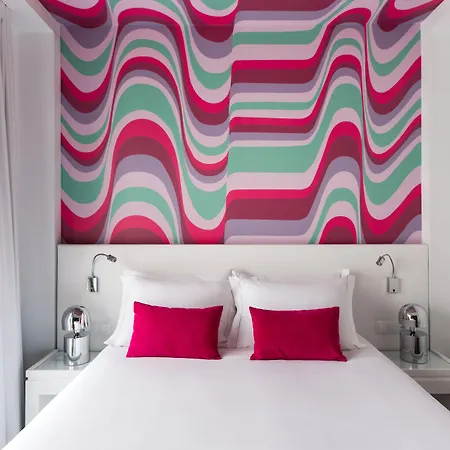 Mate Carla, Hotel
