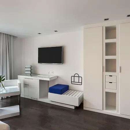 Mate Carla, Hotel 4*